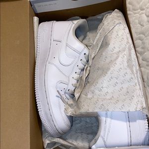 Women’s White Nike Air Force 1 ‘07 | Size: 7.5